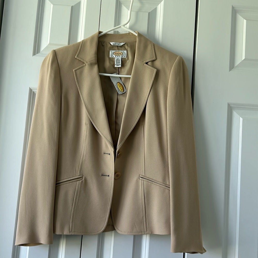 Blazer in cream or mocha/tan